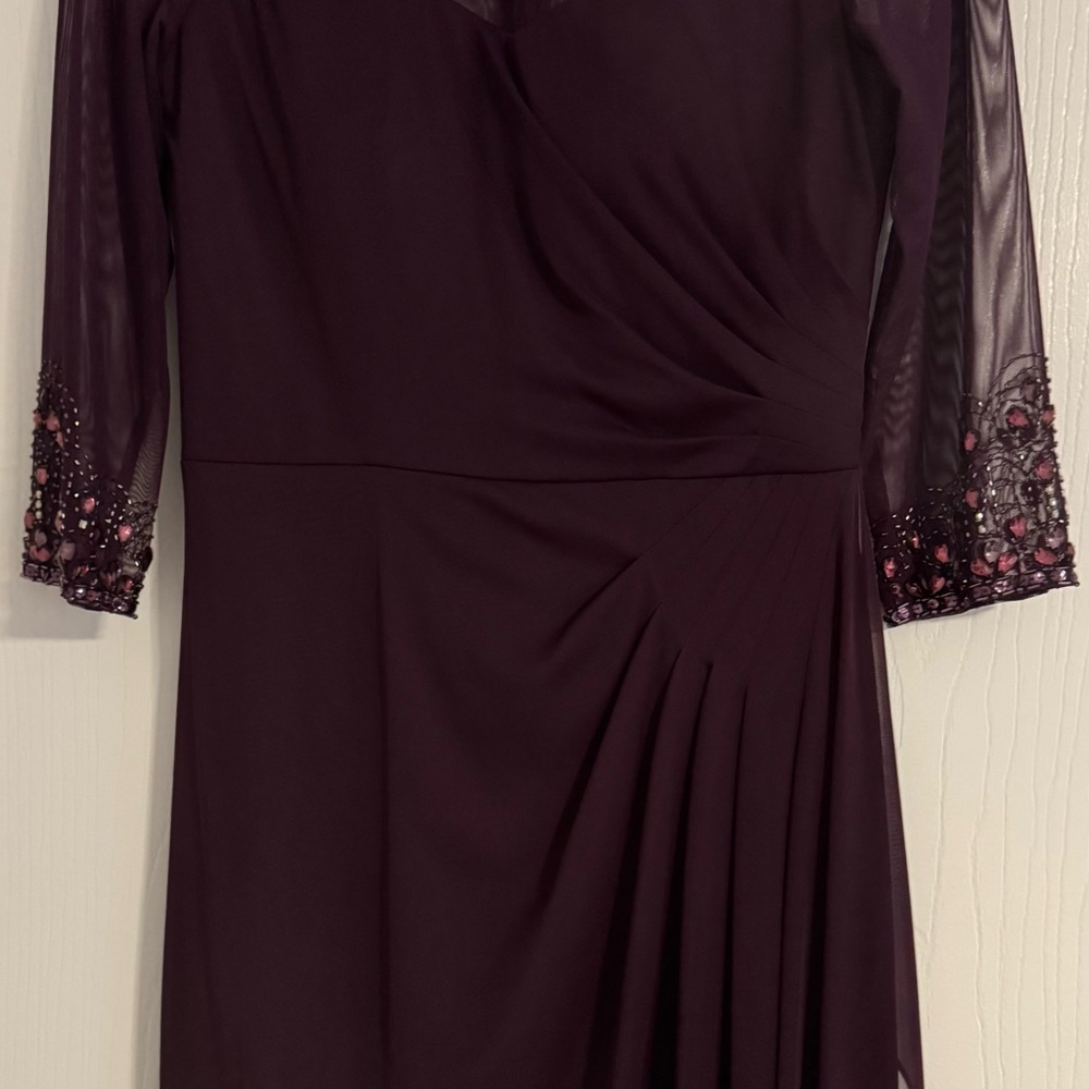 Formal Mother of the Bride/Groom wedding dress, size 10 - Picture 3 of 8